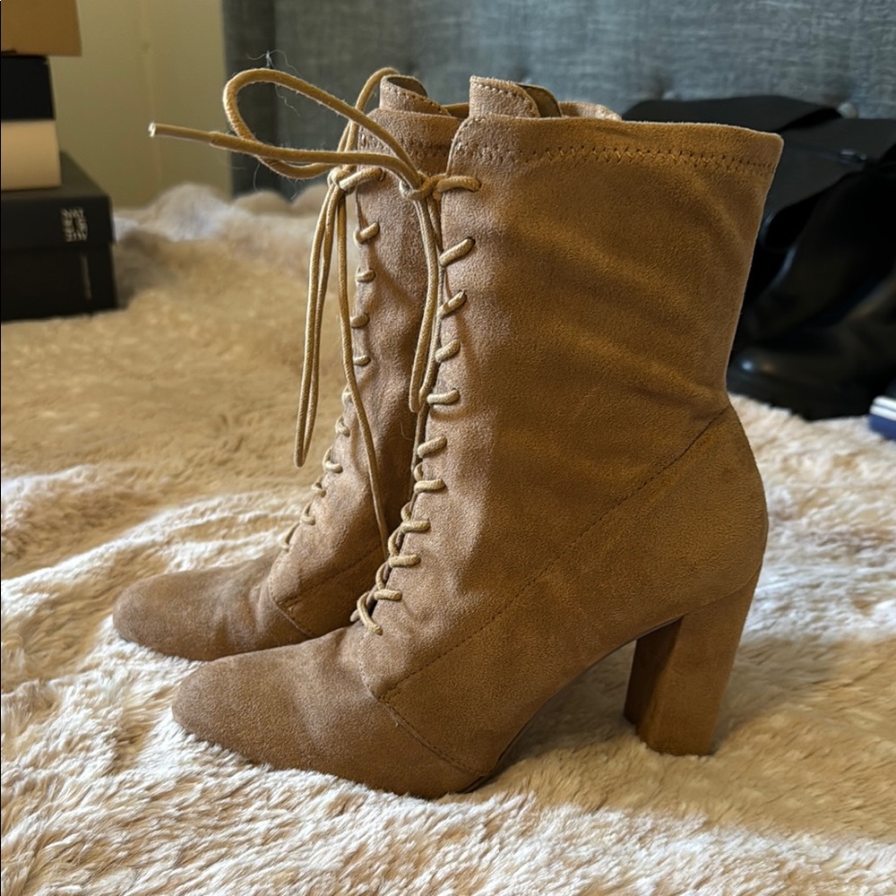 Steve Madden Tan Lace Up Boots Suede Ankle Style